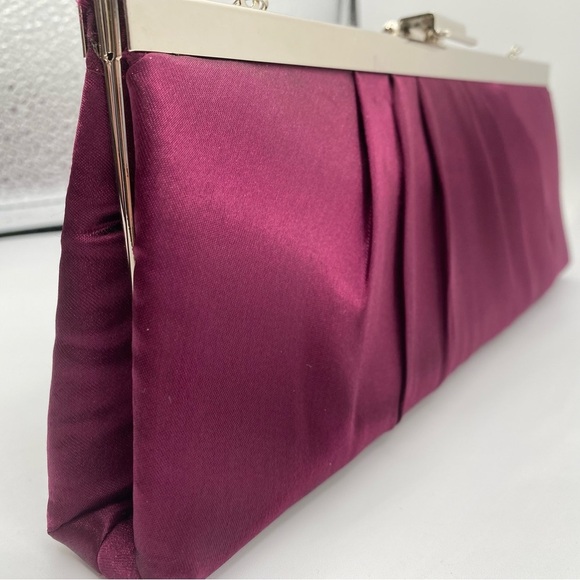 Gunne Sax Satin Pleated Burgundy Evening Bag Clutch with Silver Chain Hardware - Picture 4 of 12